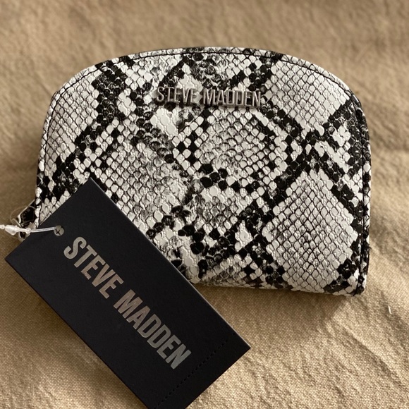 Steve Madden Handbags - Steve Madden BLK/WHT DOME WALLET